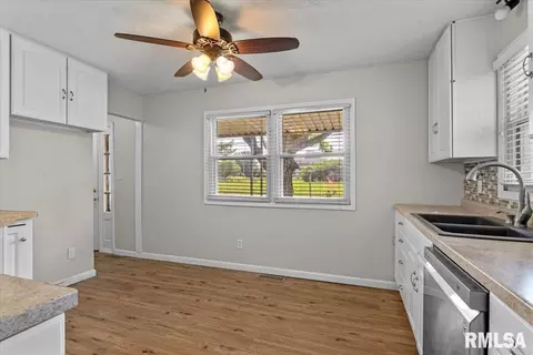 Entry Way - 101 Adloff Ln, Springfield, IL 62703 photo 1 of 2