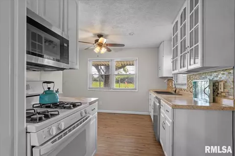 Kitchen - 101 Adloff Ln, Springfield, IL 62703 photo 1 of 2