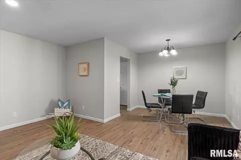 Dining - 101 Adloff Ln, Springfield, IL 62703 photo 1 of 2