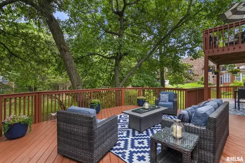 Exterior - 2120 Timbercrest Ct, Springfield, IL 62702 photo 7 of 12