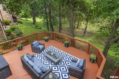 Exterior - 2120 Timbercrest Ct, Springfield, IL 62702 photo 5 of 12