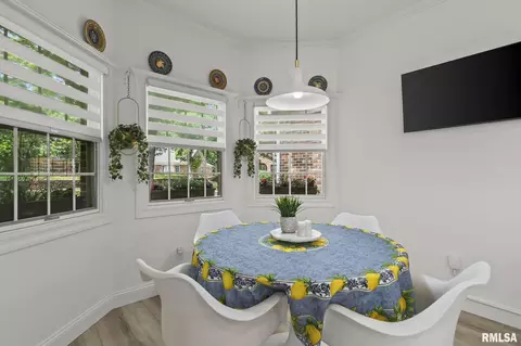 Dining - 2120 Timbercrest Ct, Springfield, IL 62702 photo 5 of 10