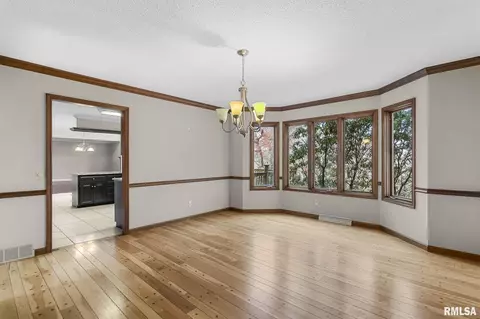 Dining - 5 Woods End Ln, Springfield, IL 62711 photo 3 of 3