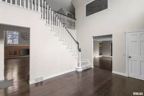 Entry Way - 5 Woods End Ln, Springfield, IL 62711 photo 2 of 6