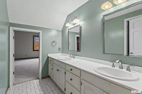 Bath - 5 Woods End Ln, Springfield, IL 62711 photo 4 of 5