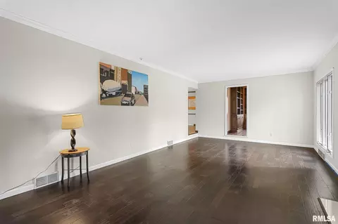 Living - 5 Woods End Ln, Springfield, IL 62711 photo 6 of 8
