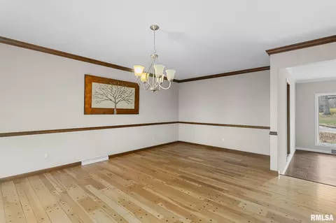 Dining - 5 Woods End Ln, Springfield, IL 62711 photo 2 of 3