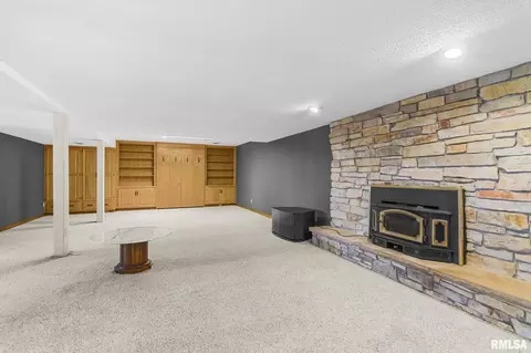 Living - 5 Woods End Ln, Springfield, IL 62711 photo 8 of 8
