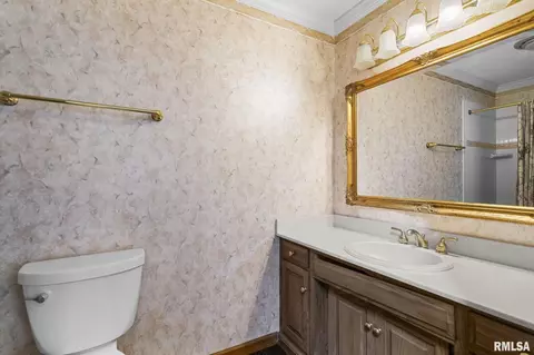 Bath - 5 Woods End Ln, Springfield, IL 62711 photo 1 of 5