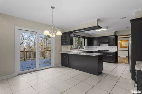 Kitchen - 5 Woods End Ln, Springfield, IL 62711 photo 2 of 6