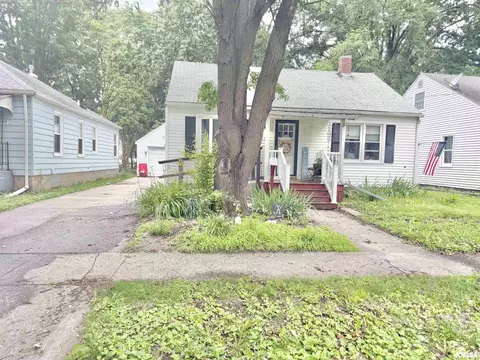 1450 Beecher St, Galesburg, IL 61401