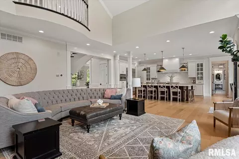 Living - 3404 Embassy Rd, Springfield, IL 62711 photo 1 of 2