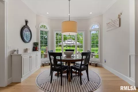 Dining - 3404 Embassy Rd, Springfield, IL 62711 photo 1 of 2