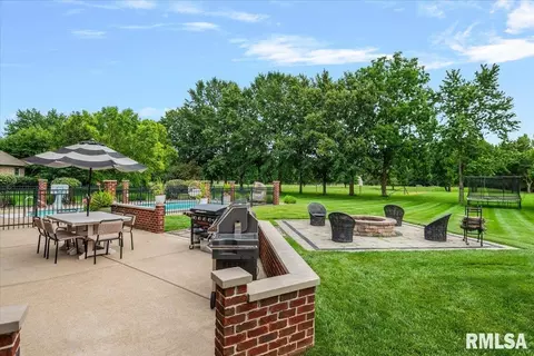 Exterior - 3404 Embassy Rd, Springfield, IL 62711 photo 7 of 7