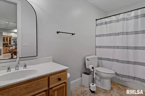 Bath - 3404 Embassy Rd, Springfield, IL 62711 photo 6 of 6