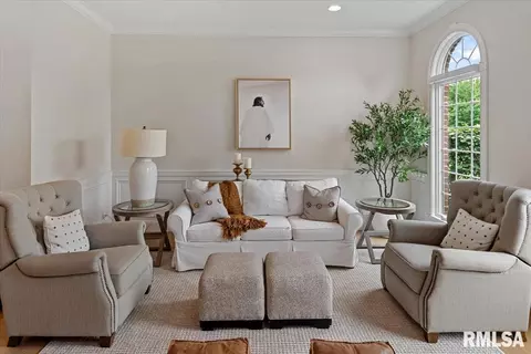 Living - 3404 Embassy Rd, Springfield, IL 62711 photo 2 of 2