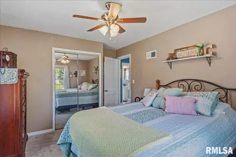 Bedroom - 2308 S Spring St, Springfield, IL 62704 photo 3 of 6
