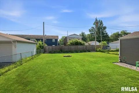 Exterior - 2308 S Spring St, Springfield, IL 62704 photo 5 of 7