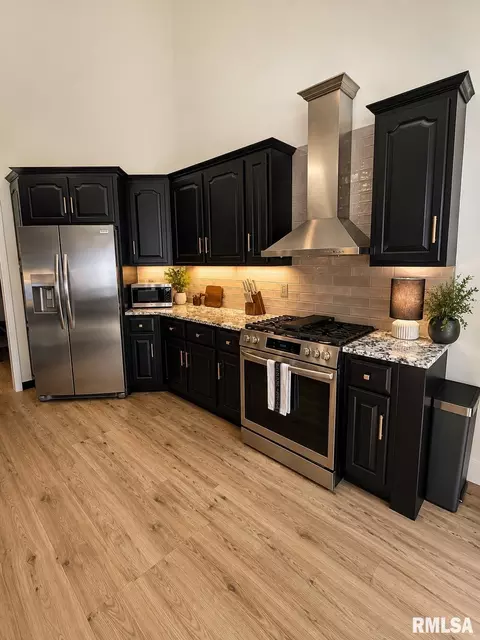 Kitchen - 3928 Old Mill Ln, Springfield, IL 62711 photo 2 of 3