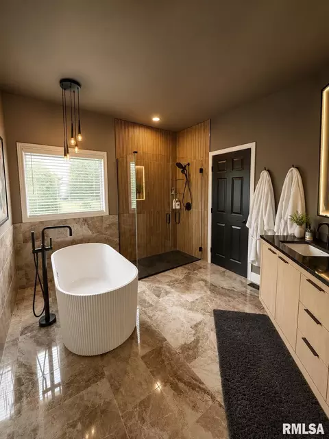 Bath - 3928 Old Mill Ln, Springfield, IL 62711 photo 2 of 4