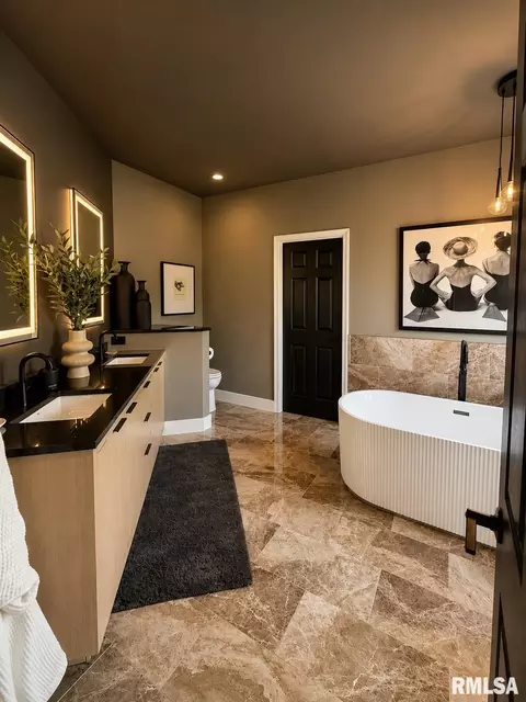 Bath - 3928 Old Mill Ln, Springfield, IL 62711 photo 3 of 4