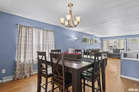 Dining - 3232 S 3rd St, Springfield, IL 62703 photo 2 of 3