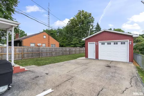 Exterior - 3232 S 3rd St, Springfield, IL 62703 photo 4 of 7