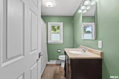 Bath - 3232 S 3rd St, Springfield, IL 62703 photo 1 of 1