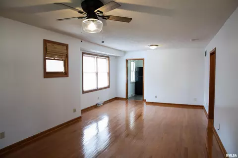 1817 S Pasfield St, Springfield, IL 62704 photo 2