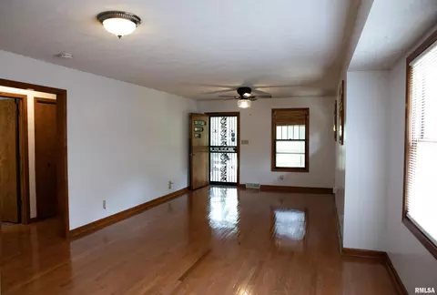 1817 S Pasfield St, Springfield, IL 62704 photo 3