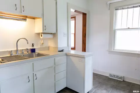 1817 S Pasfield St, Springfield, IL 62704 photo 6
