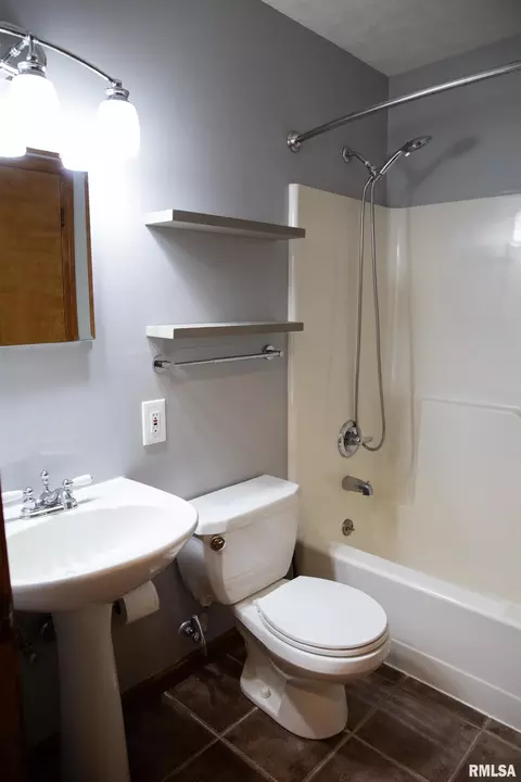 1817 S Pasfield St, Springfield, IL 62704 photo 8