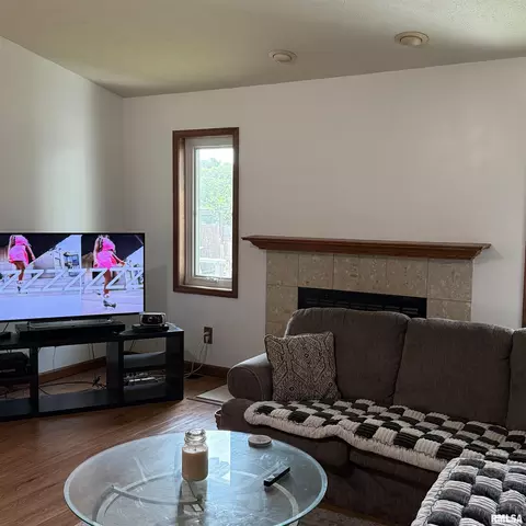 Living - 2536 Charlack Ave, Springfield, IL 62704 photo 1 of 2