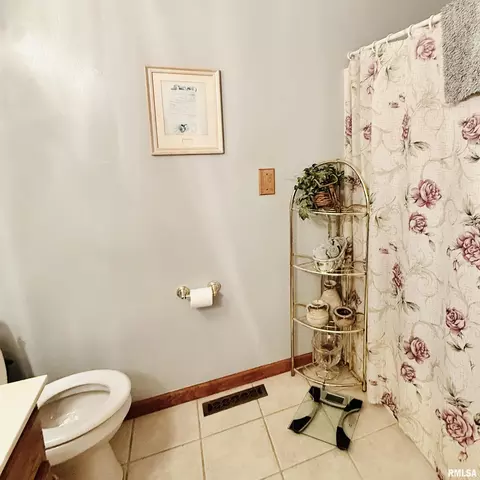 Bath - 2536 Charlack Ave, Springfield, IL 62704 photo 2 of 2
