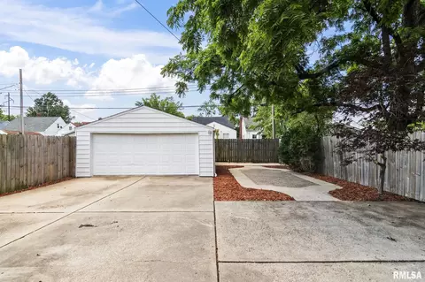 Exterior - 323 Adelia St, Springfield, IL 62704 photo 6 of 9