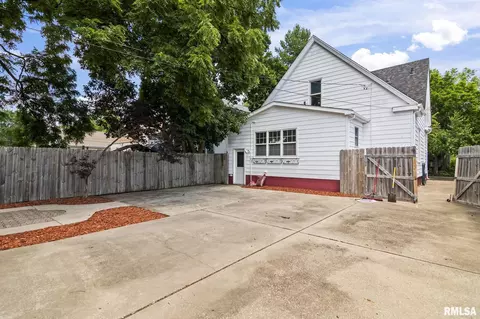 Exterior - 323 Adelia St, Springfield, IL 62704 photo 7 of 9
