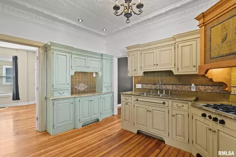 Kitchen - 323 Adelia St, Springfield, IL 62704 photo 2 of 4