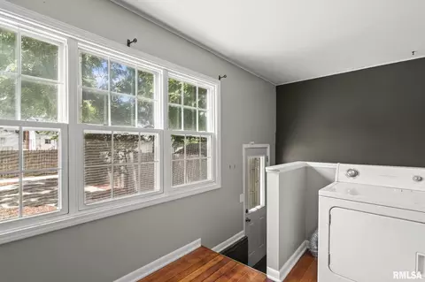 Entry Way - 323 Adelia St, Springfield, IL 62704 photo 2 of 2