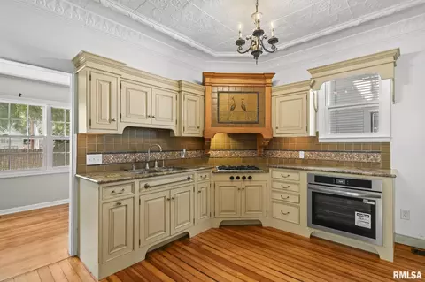 Kitchen - 323 Adelia St, Springfield, IL 62704 photo 4 of 4