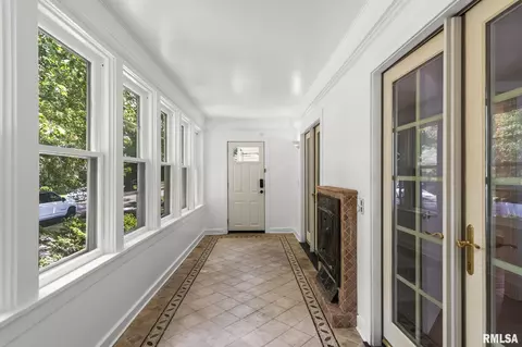 Entry Way - 323 Adelia St, Springfield, IL 62704 photo 1 of 2