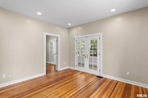 Living - 323 Adelia St, Springfield, IL 62704 photo 3 of 4