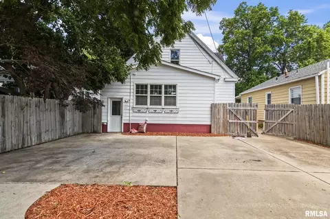 Exterior - 323 Adelia St, Springfield, IL 62704 photo 4 of 9