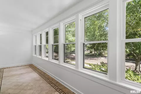 Exterior - 323 Adelia St, Springfield, IL 62704 photo 3 of 9