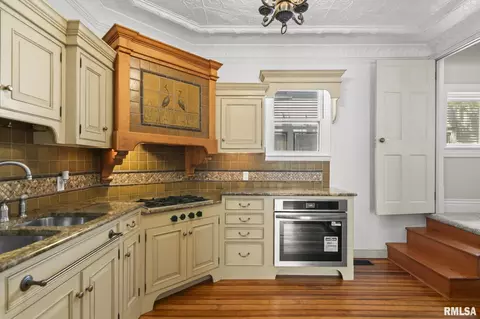 Kitchen - 323 Adelia St, Springfield, IL 62704 photo 3 of 4