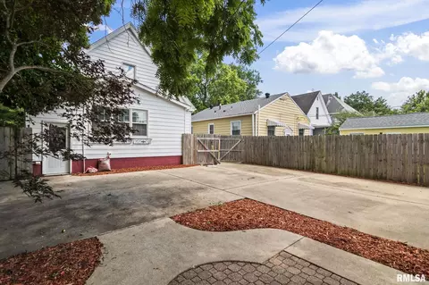 Exterior - 323 Adelia St, Springfield, IL 62704 photo 8 of 9
