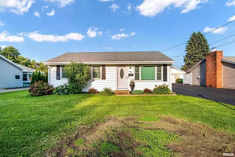 933 Olive St, Galesburg, IL 61401