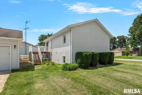 Exterior - 3028 Sutherland Rd, Springfield, IL 62702 photo 3 of 8