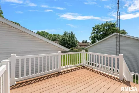 Exterior - 3028 Sutherland Rd, Springfield, IL 62702 photo 7 of 8