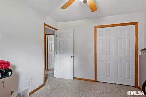 Bedroom - 3028 Sutherland Rd, Springfield, IL 62702 photo 6 of 8