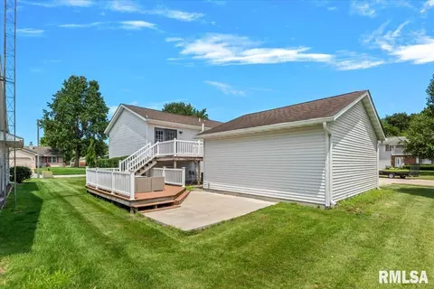 Exterior - 3028 Sutherland Rd, Springfield, IL 62702 photo 4 of 8